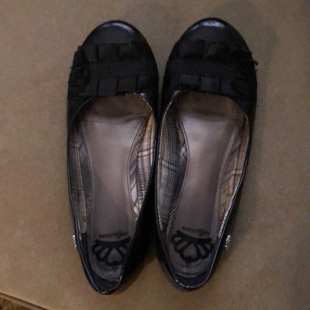 Black dress shoes